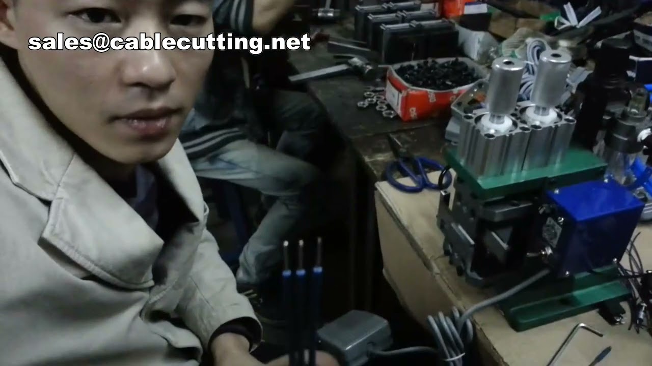 Полуавтоматический станок для зачистки и скручивания медного лома