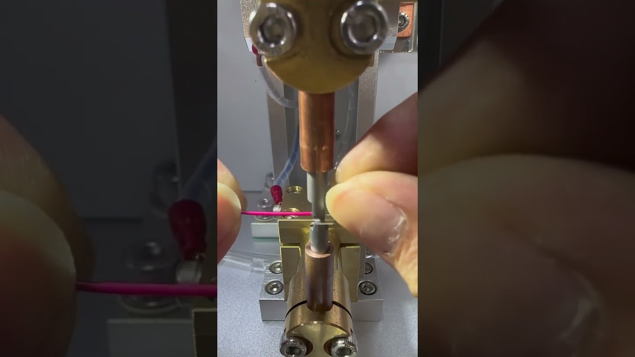 Надежный процесс контактной сварки клеммного штыря с медным проводом для точной сварки